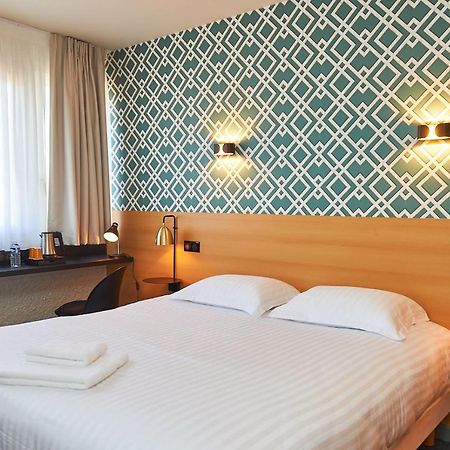 Logis Auberge Du Port 巴泽耶 外观 照片