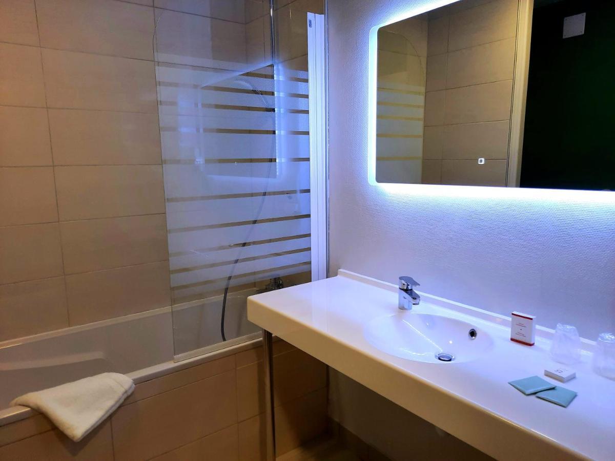 Logis Auberge Du Port 巴泽耶 外观 照片